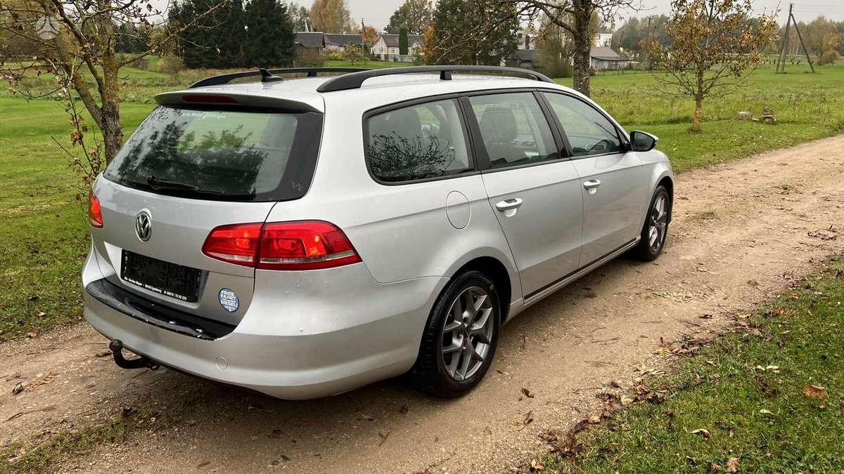 Volkswagen Passat 2013 — вигляд ззаду