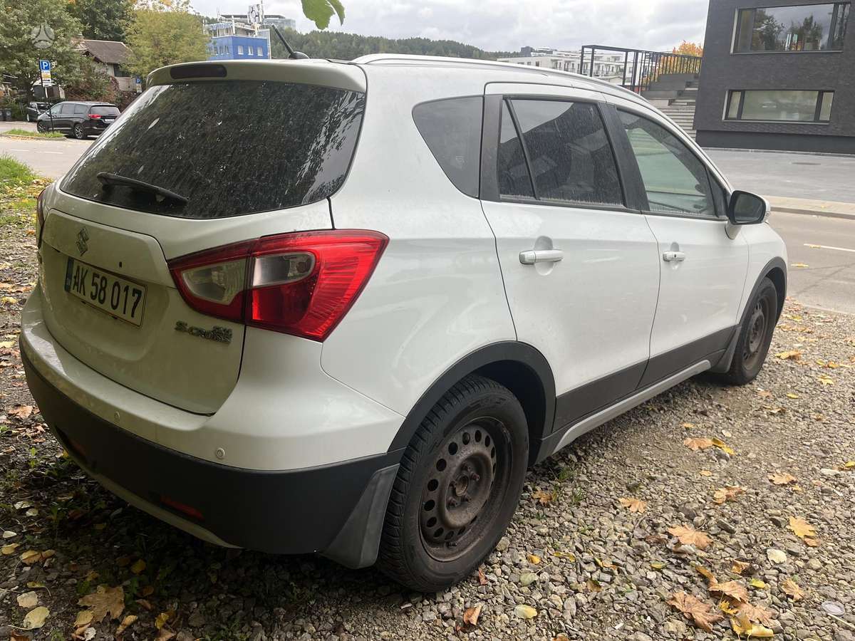 Suzuki SX4 2014 — салон