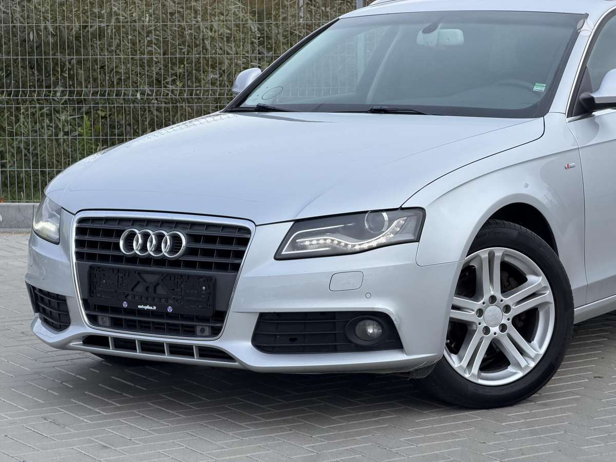 Audi A4 2009 — вигляд ззаду