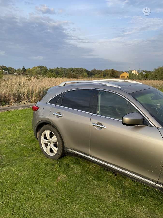 Infiniti FX35 2011 — двигун 3498 cm³, 303 HP (223kW)
