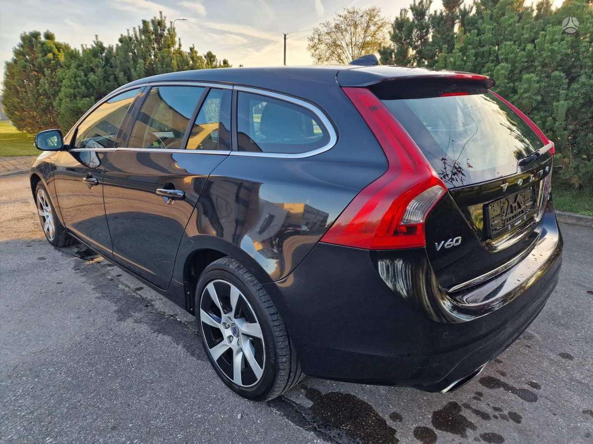 Volvo V60 2013 — салон