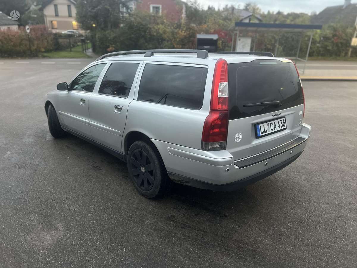 Volvo V70 2005 — вигляд ззаду