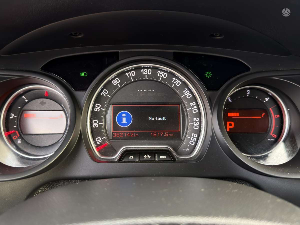 Citroen C5 2010 — photo 18
