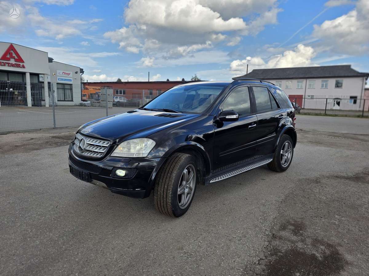 Mercedes-Benz ML320 2006 — салон