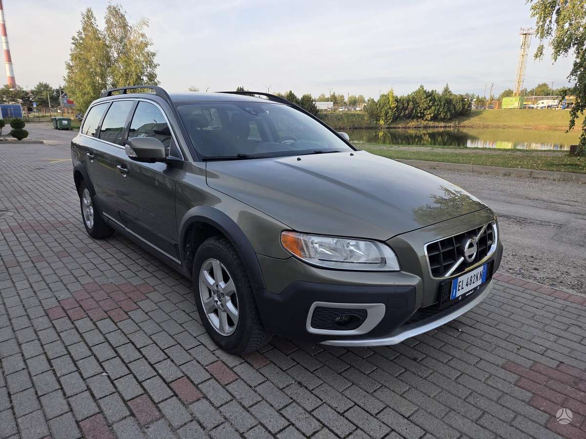 Volvo XC70 2012 — салон