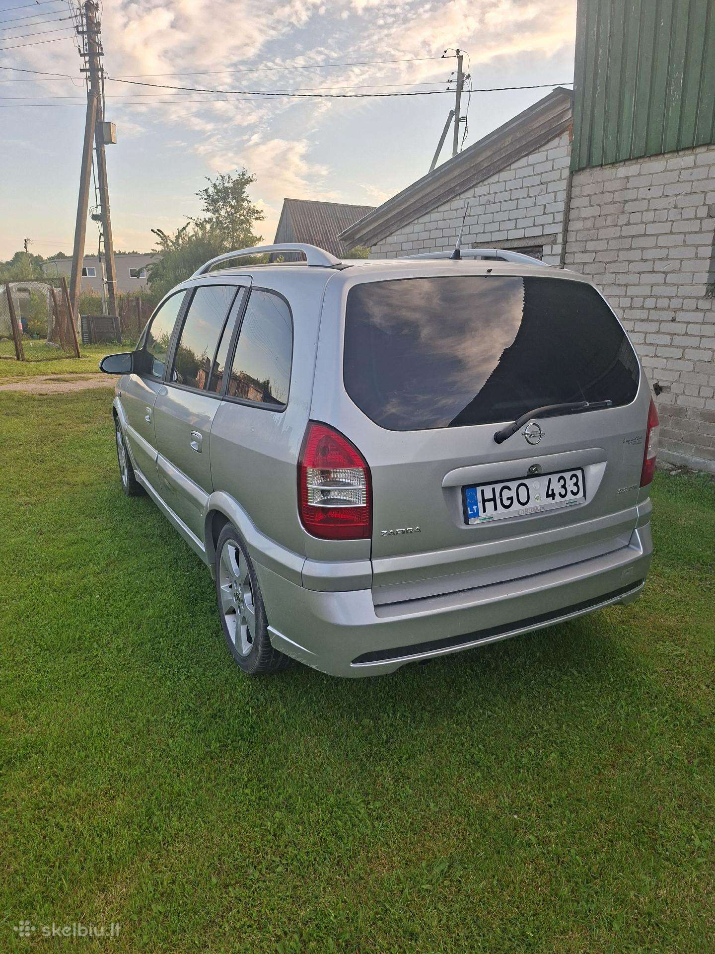 Opel Zafira 2004 — вигляд ззаду