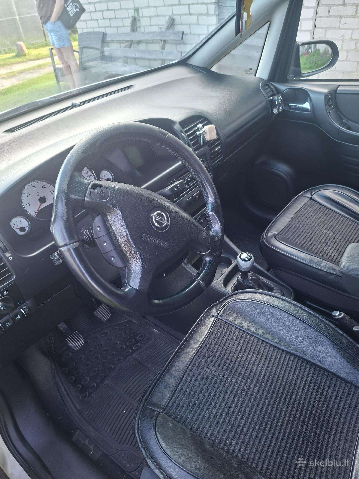 Opel Zafira 2004 — салон