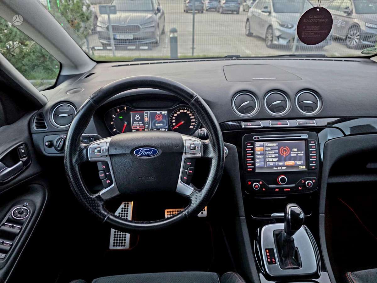 Ford S-MAX 2013 — photo 17