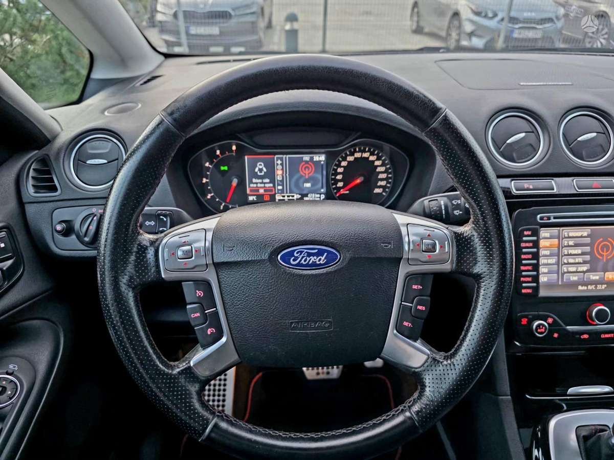 Ford S-MAX 2013 — photo 18