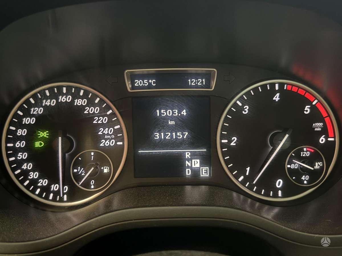 Mercedes-Benz B180 2012 — photo 6