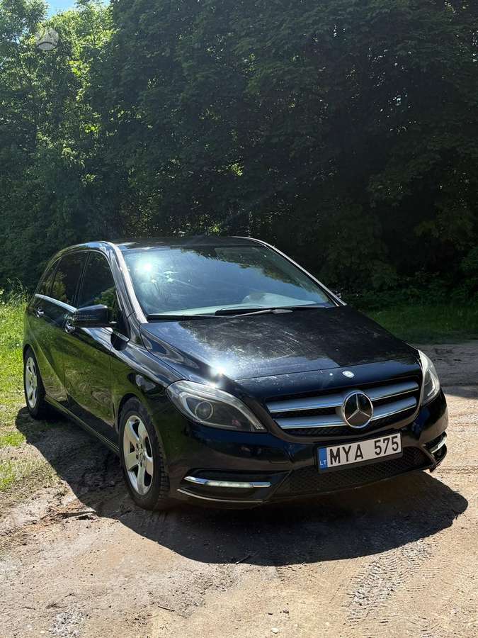 Mercedes-Benz B180 2012 — photo 7