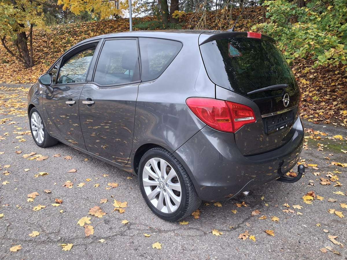 Opel Meriva 2012 — interior
