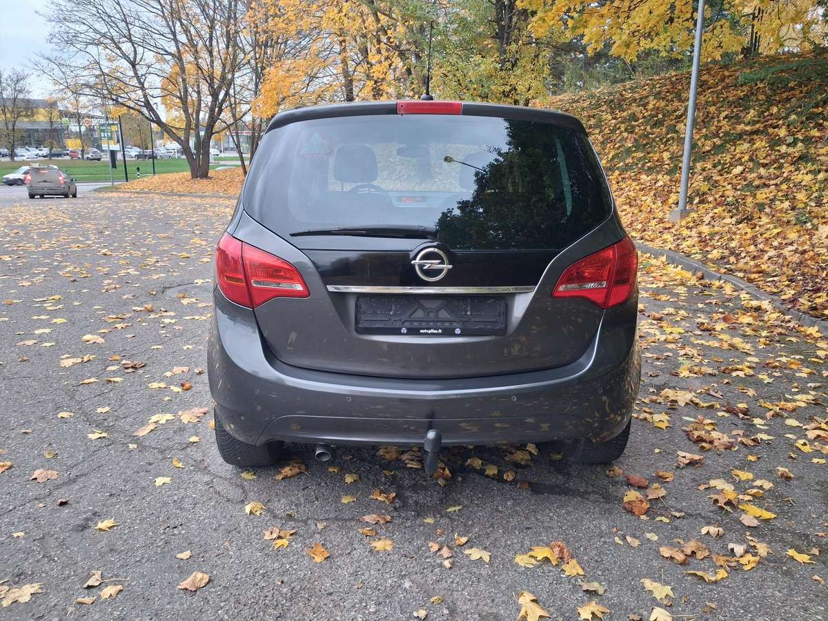 Opel Meriva 2012 — engine 1686 cm³, 110 HP (81kW)