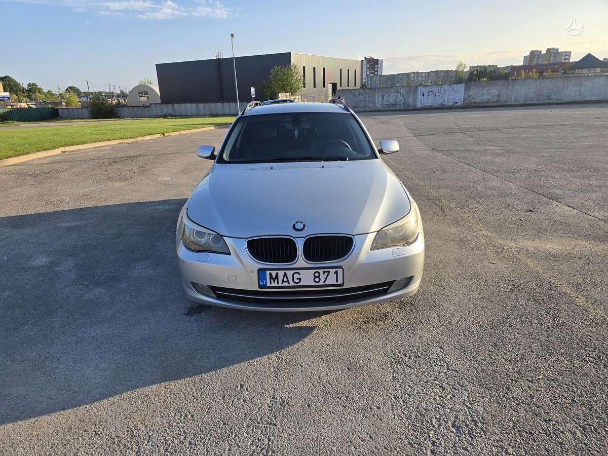 BMW 520 2007 — салон