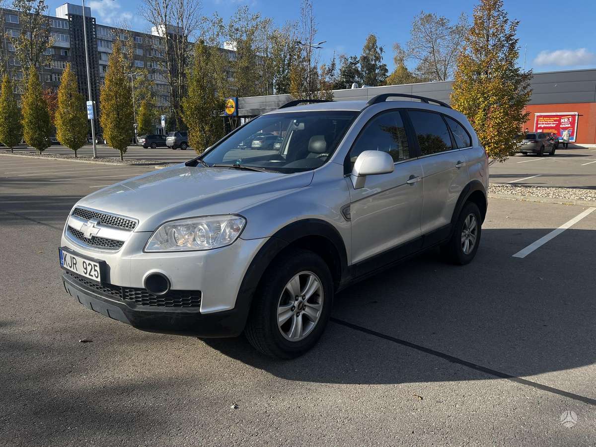 Chevrolet Captiva 2010 — interior