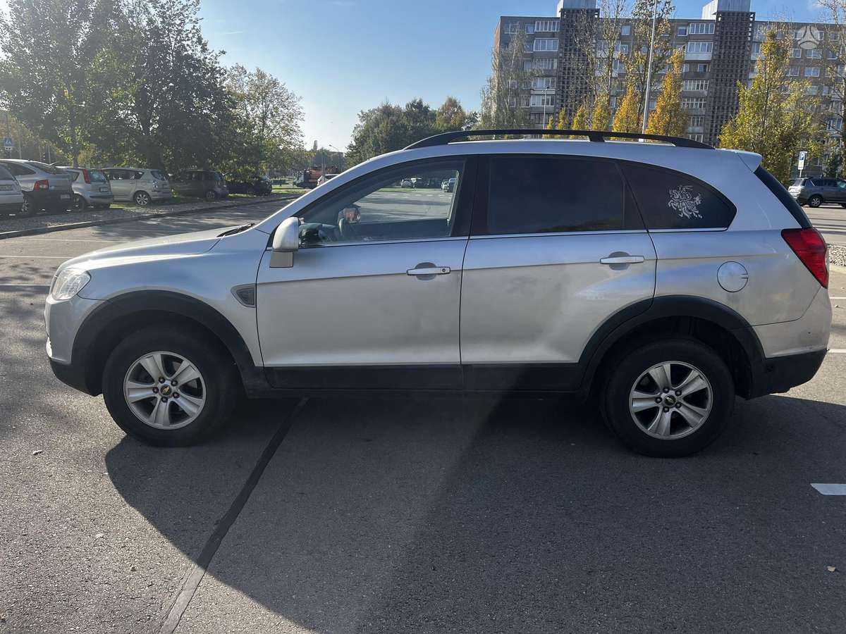 Chevrolet Captiva 2010 — engine 2405 cm³, 136 HP (100kW)