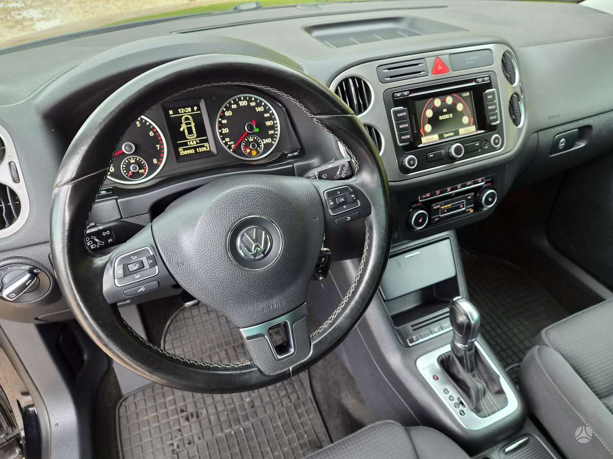 Volkswagen Tiguan 2011 — photo 12