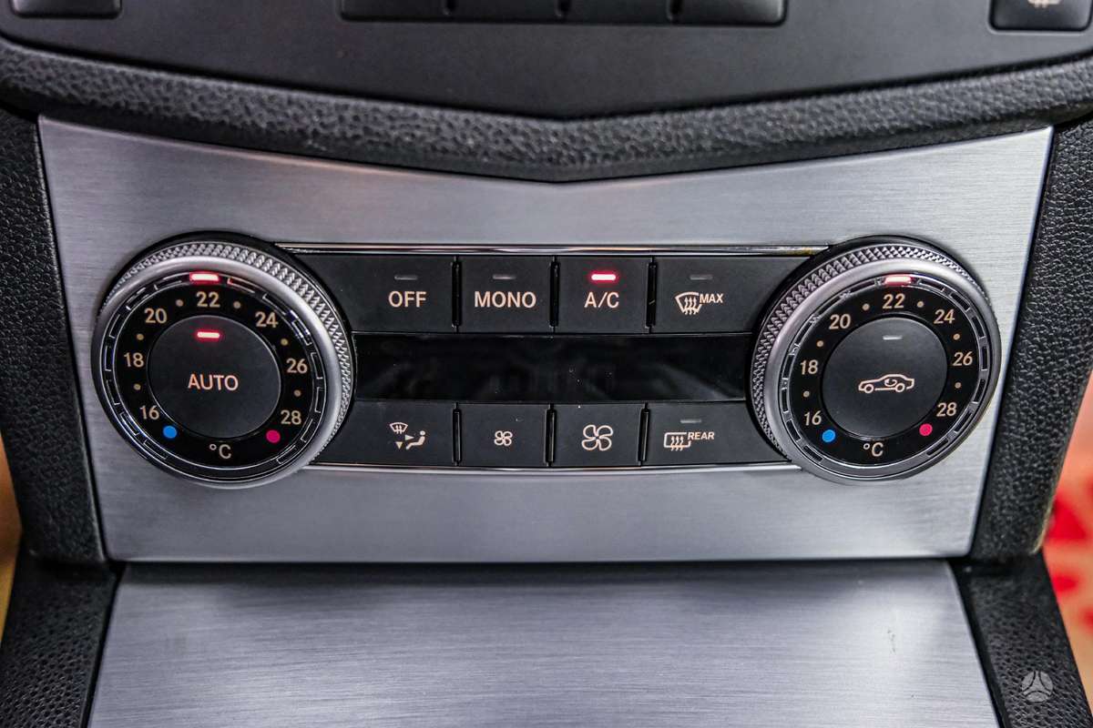 Mercedes-Benz C280 2008 — photo 21