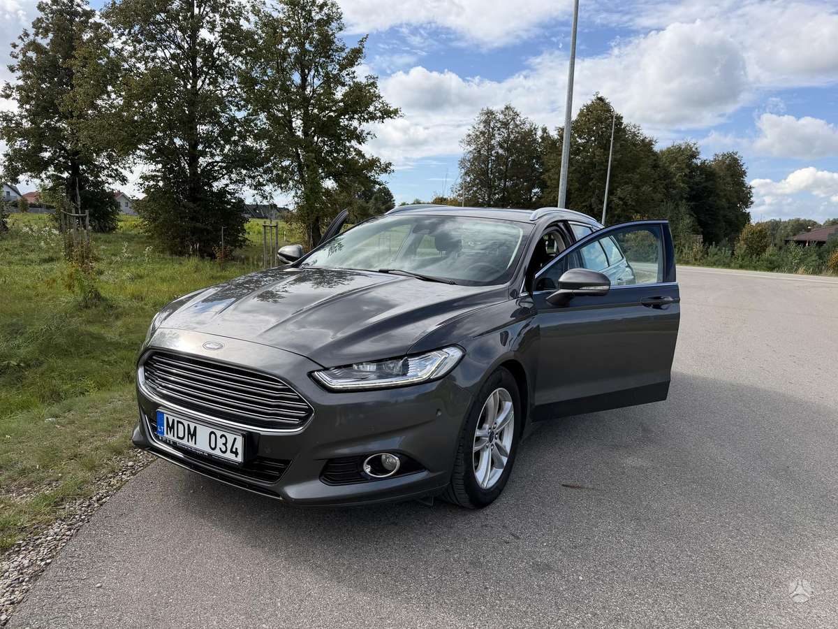 Ford Mondeo 2015 — вигляд ззаду