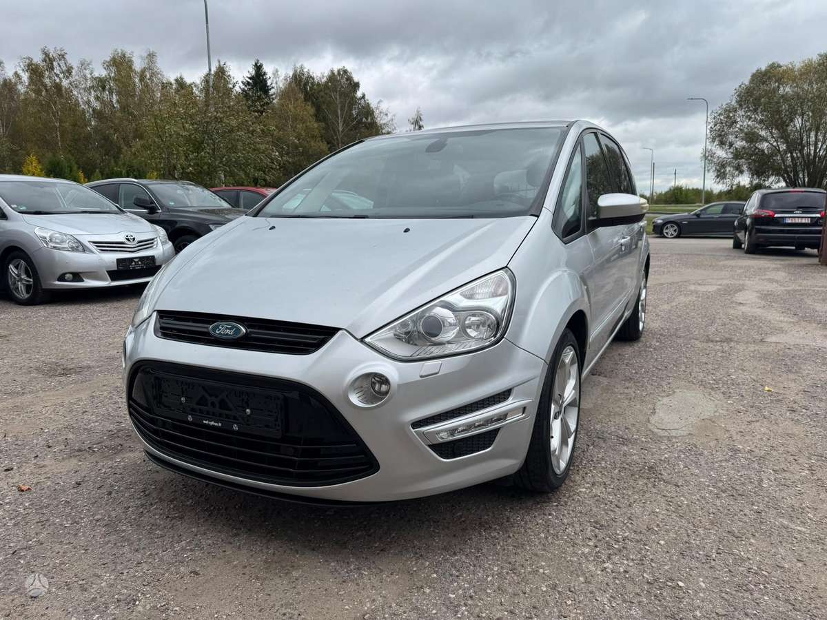 Ford S-MAX 2012 — вигляд ззаду