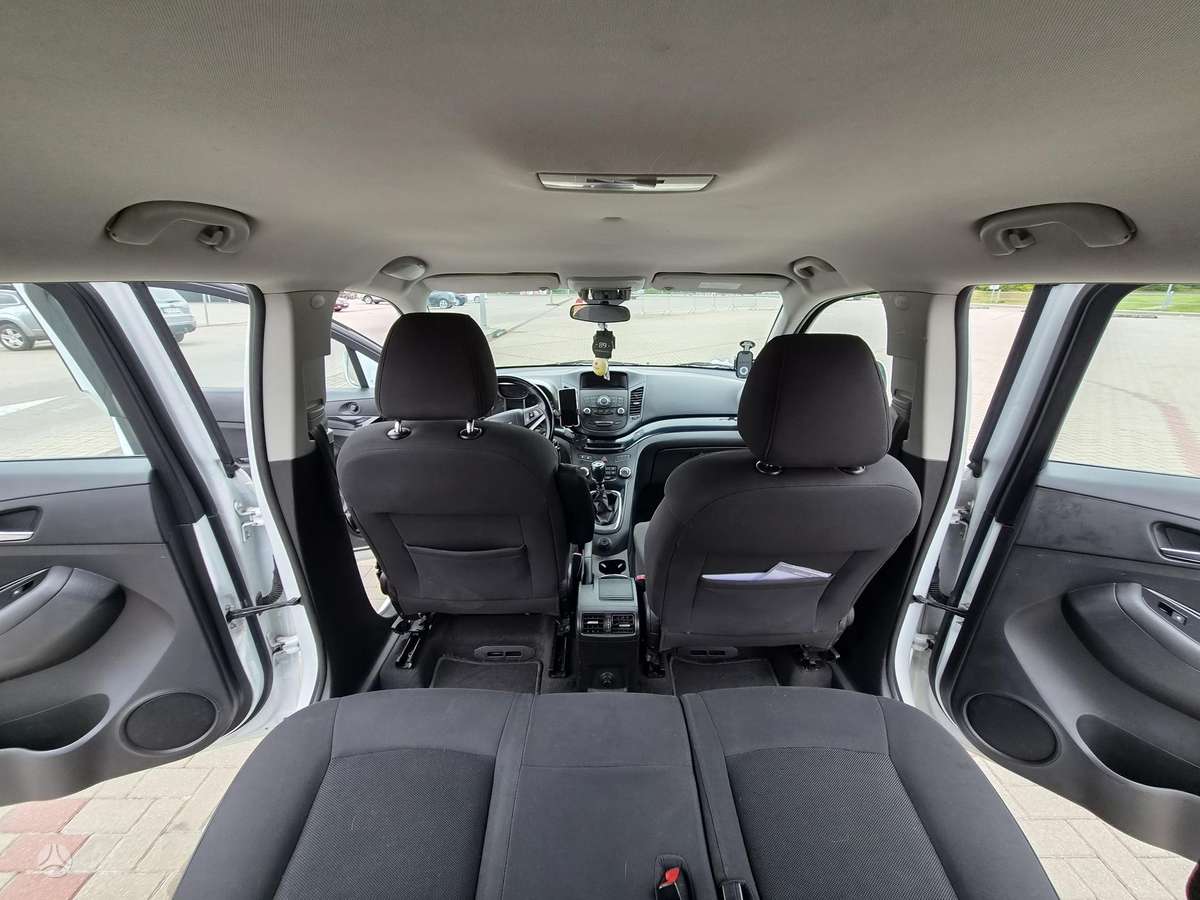 Chevrolet Orlando 2012 — photo 13