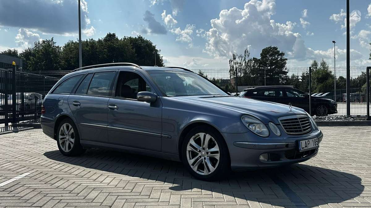 Mercedes-Benz E220 2004 — photo 12