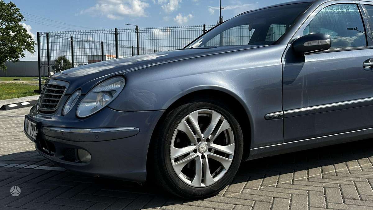 Mercedes-Benz E220 2004 — photo 14