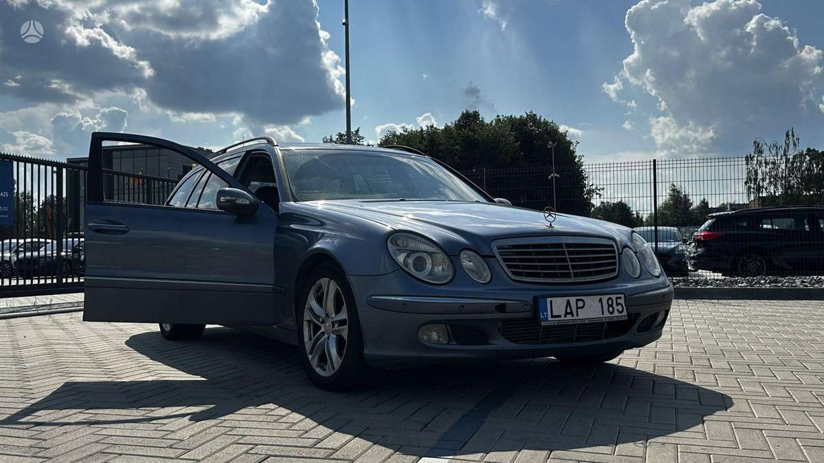 Mercedes-Benz E220 2004 — photo 15
