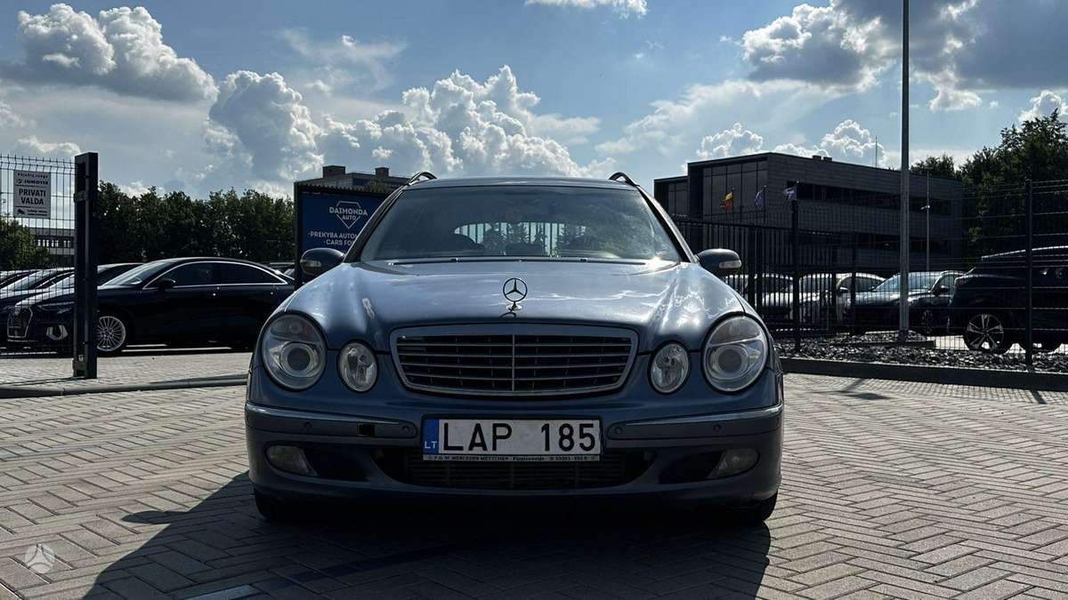 Mercedes-Benz E220 2004 — photo 27