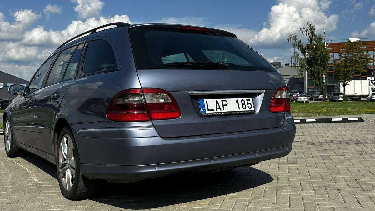 Mercedes-Benz E220 2004 — photo 7