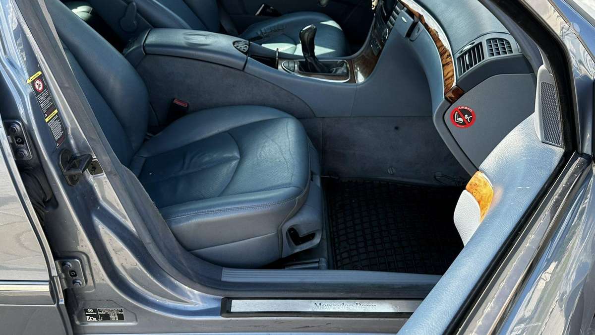 Mercedes-Benz E220 2004 — photo 8