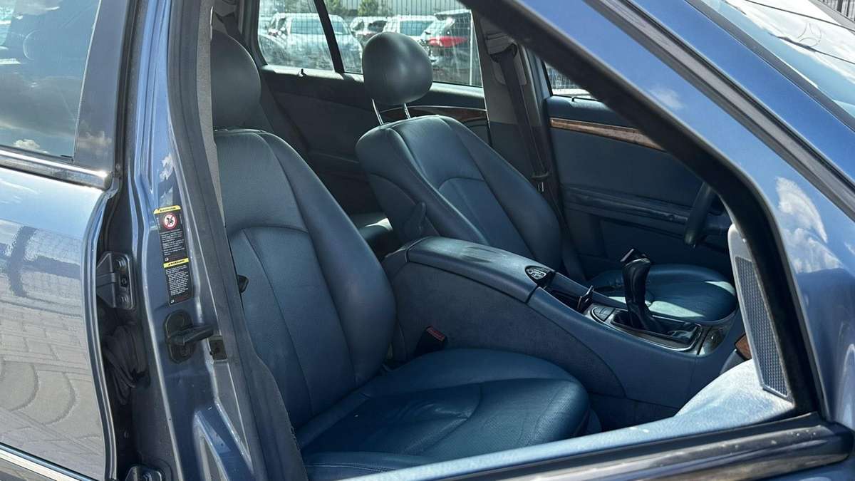 Mercedes-Benz E220 2004 — photo 9