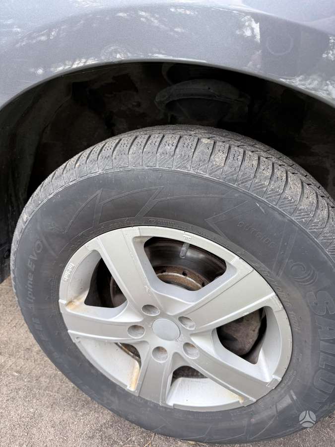 Mitsubishi Outlander 2011 — салон