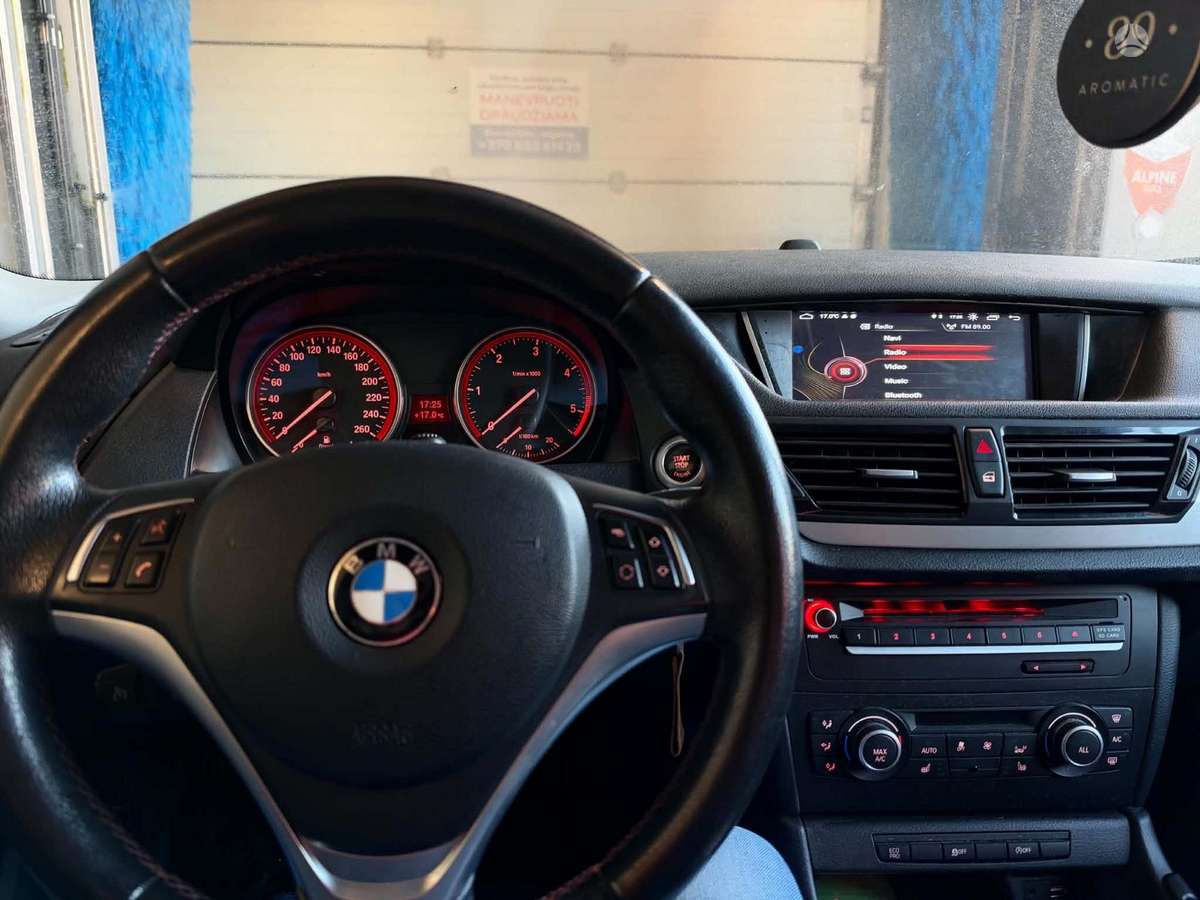 BMW X1 2012 — photo 12