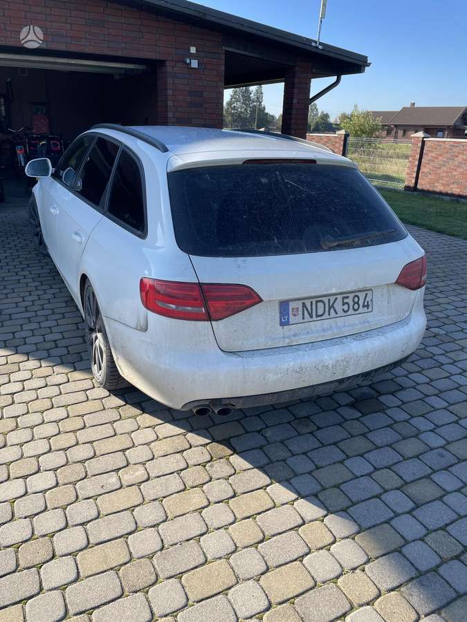 Audi A4 2009 — вигляд ззаду