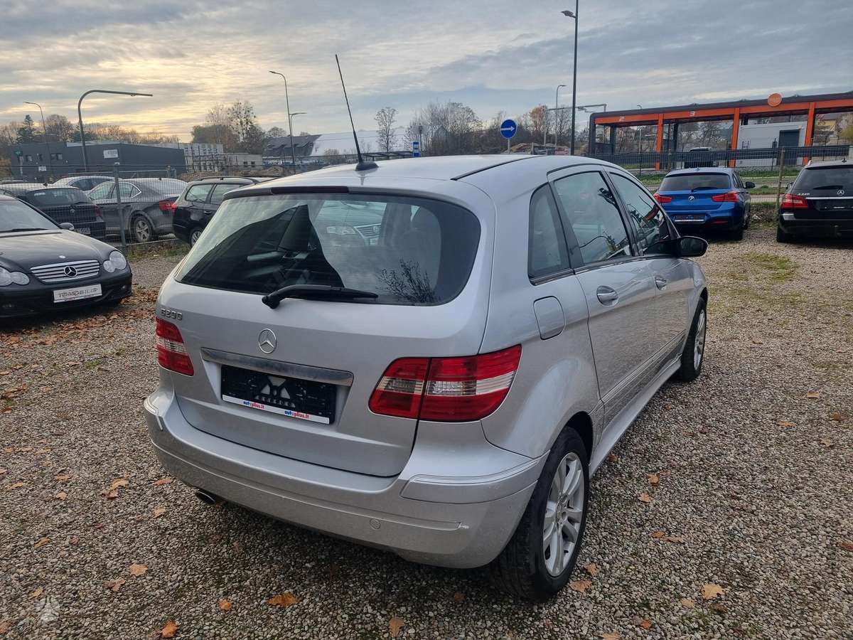 Mercedes-Benz B200 2005 — rear view