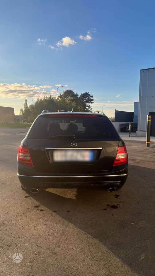 Mercedes-Benz C300 2011 — двигун 2987 cm³, 231 HP (170kW)