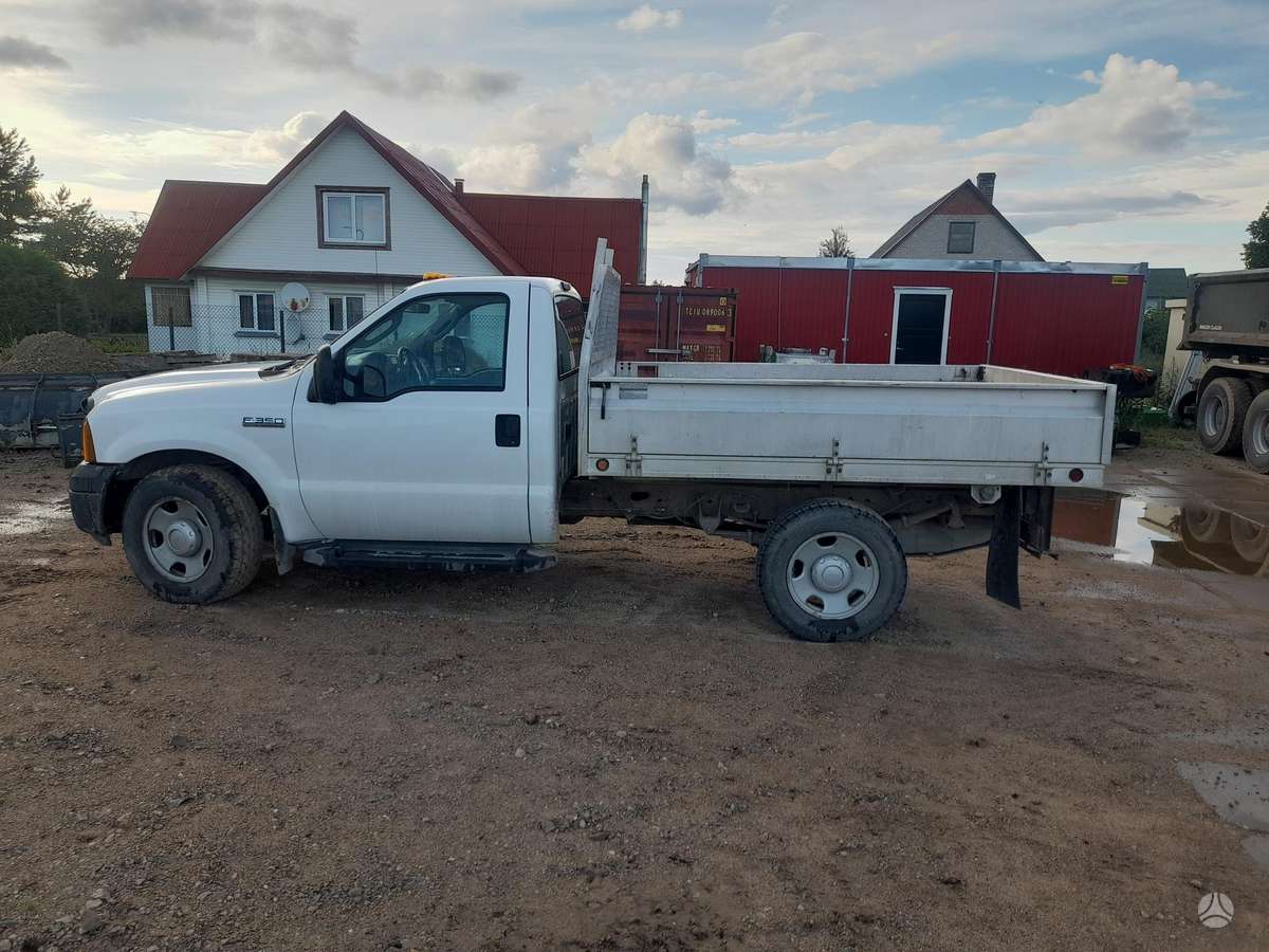 Ford F-350 2006 — rear view
