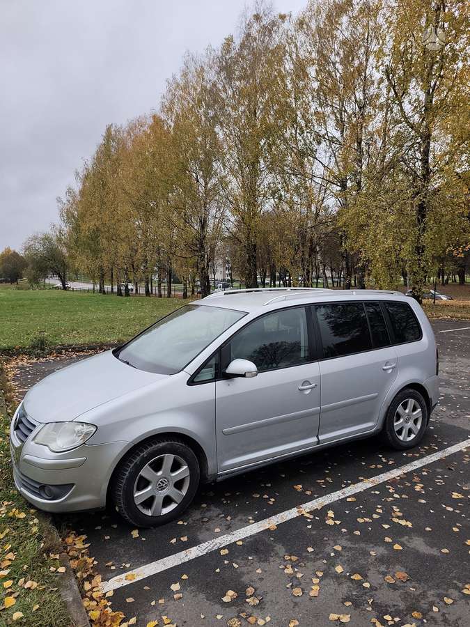 Volkswagen Touran 2004 — interior