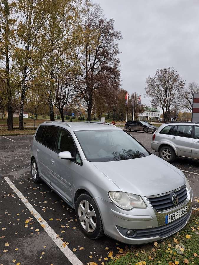 Volkswagen Touran 2004 — engine 1968 cm³, 136 HP (100kW)