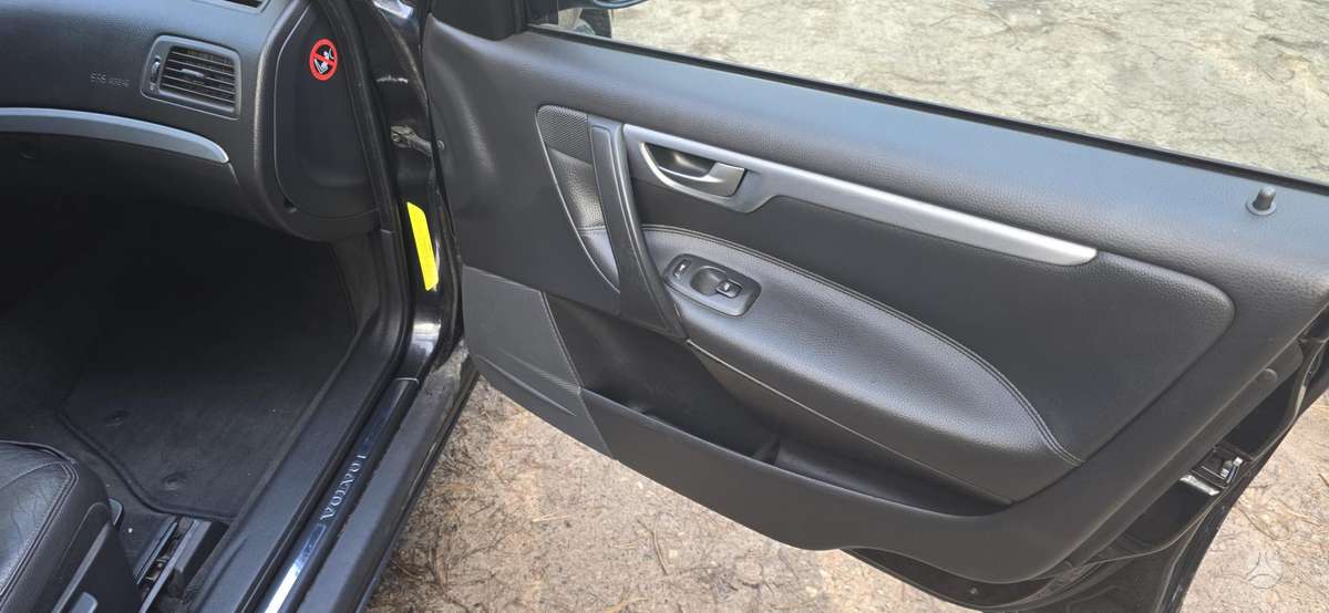 Volvo V70 2006 — photo 11