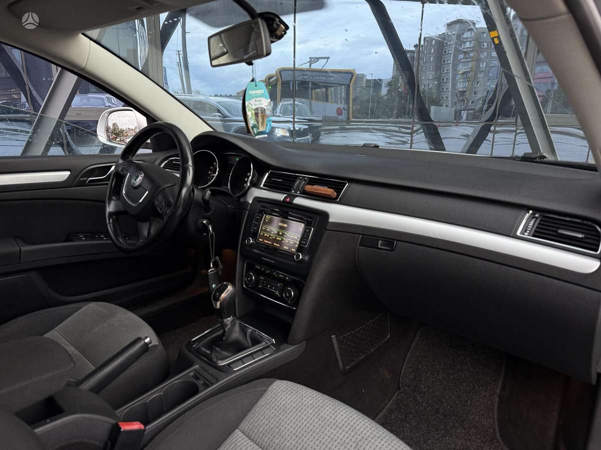 Skoda Superb 2010 — photo 16