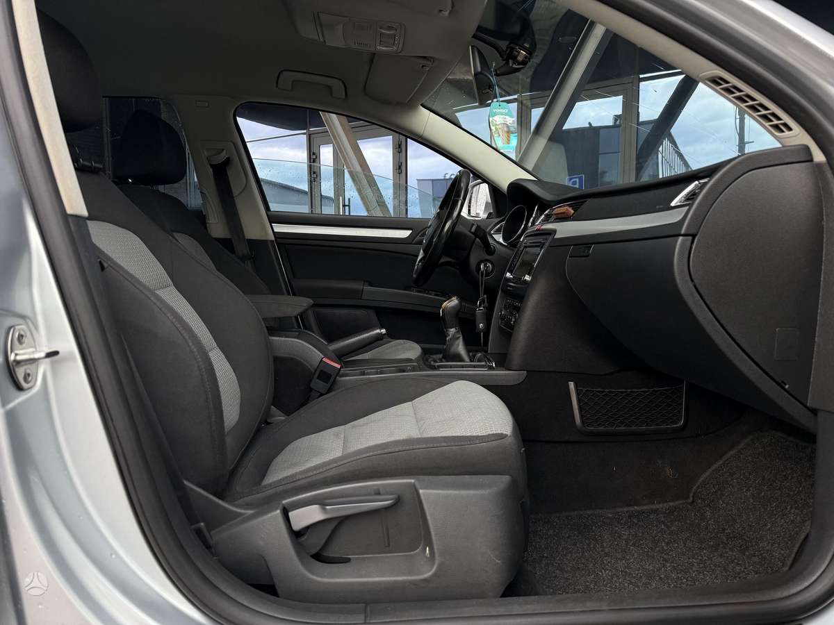 Skoda Superb 2010 — photo 17