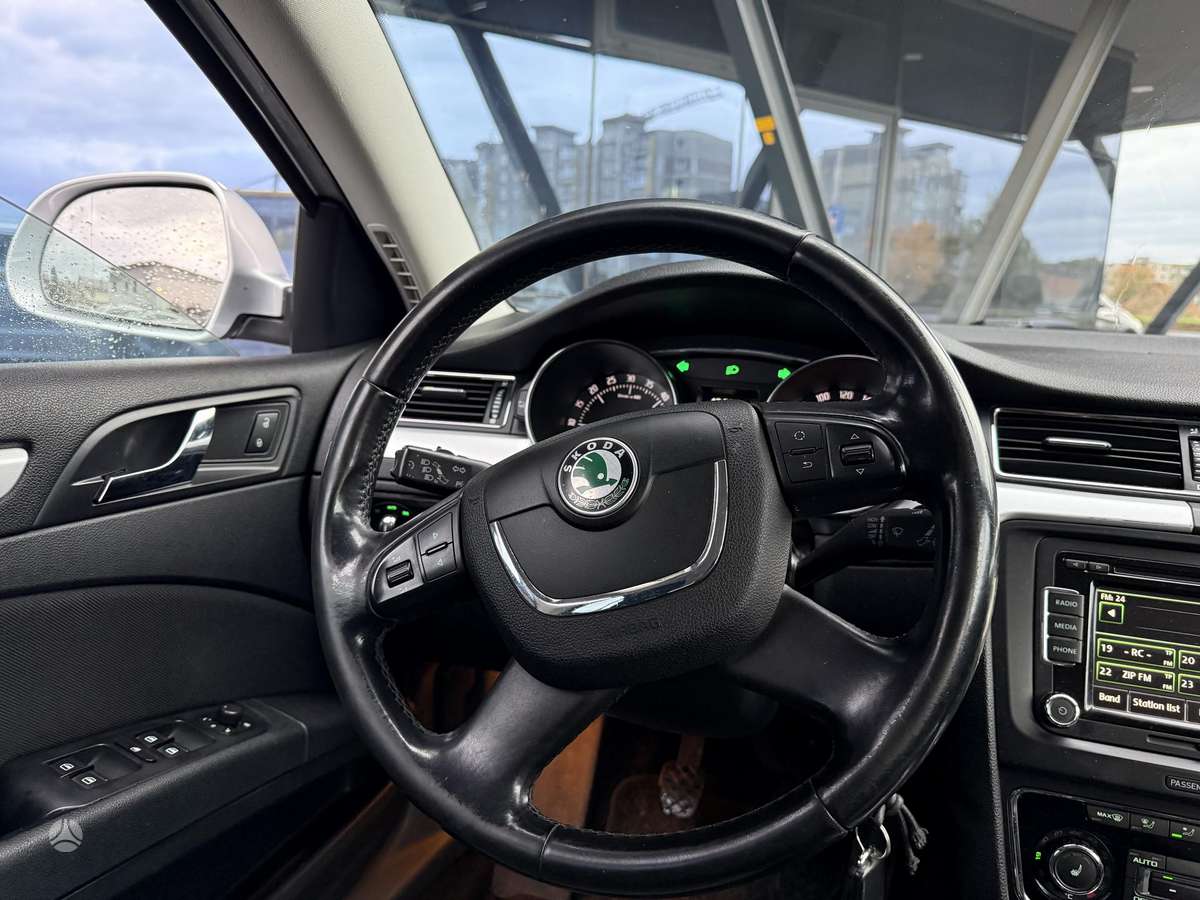 Skoda Superb 2010 — photo 18