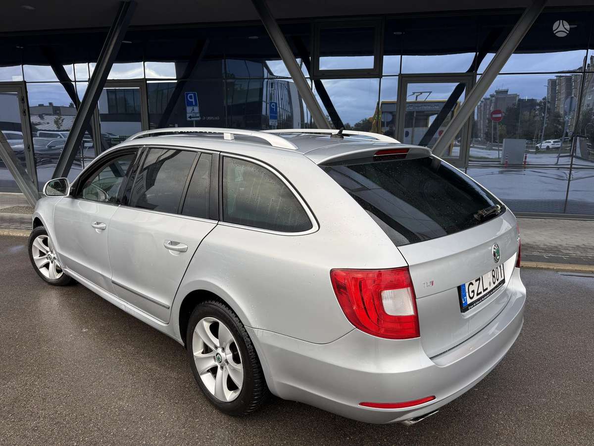 Skoda Superb 2010 — photo 6