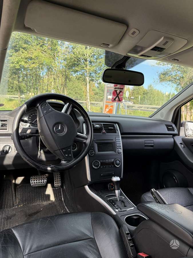 Mercedes-Benz B200 2009 — photo 7