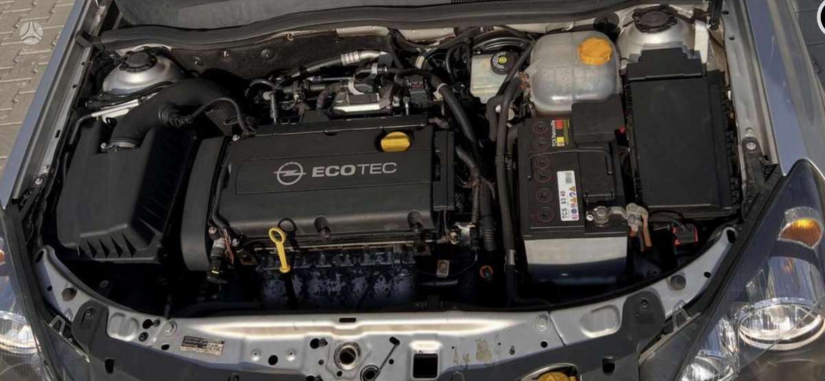 Opel Astra 2010 — photo 13