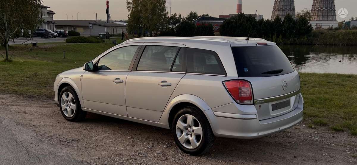 Opel Astra 2010 — engine 1800 cm³, 140 HP (103kW)