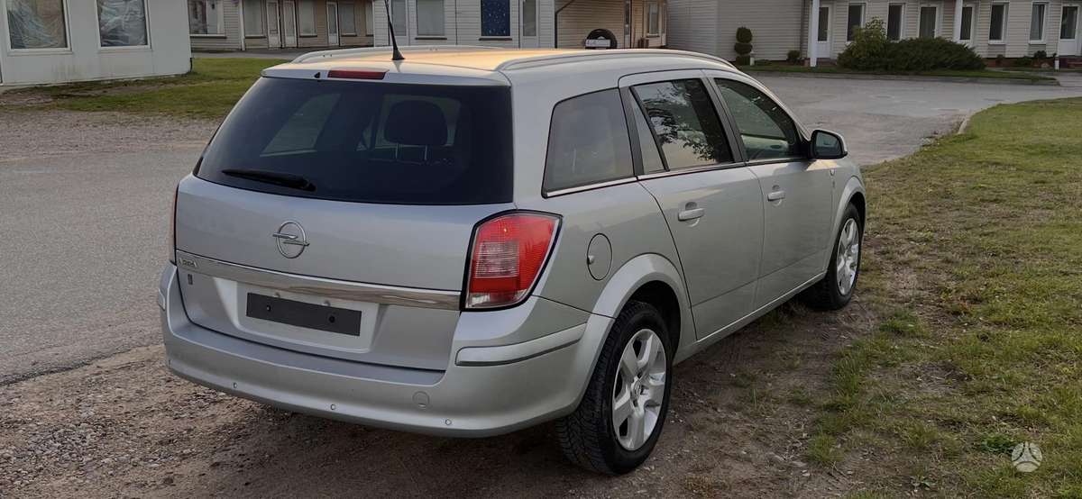 Opel Astra 2010 — photo 6