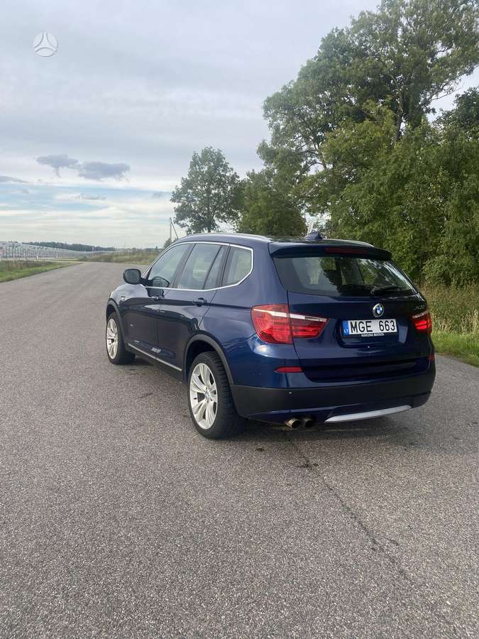 BMW X3 2011 — салон